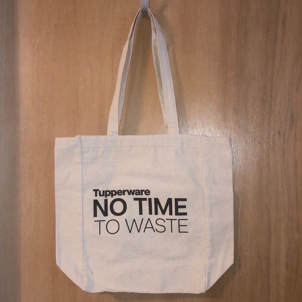 Tupperware tote